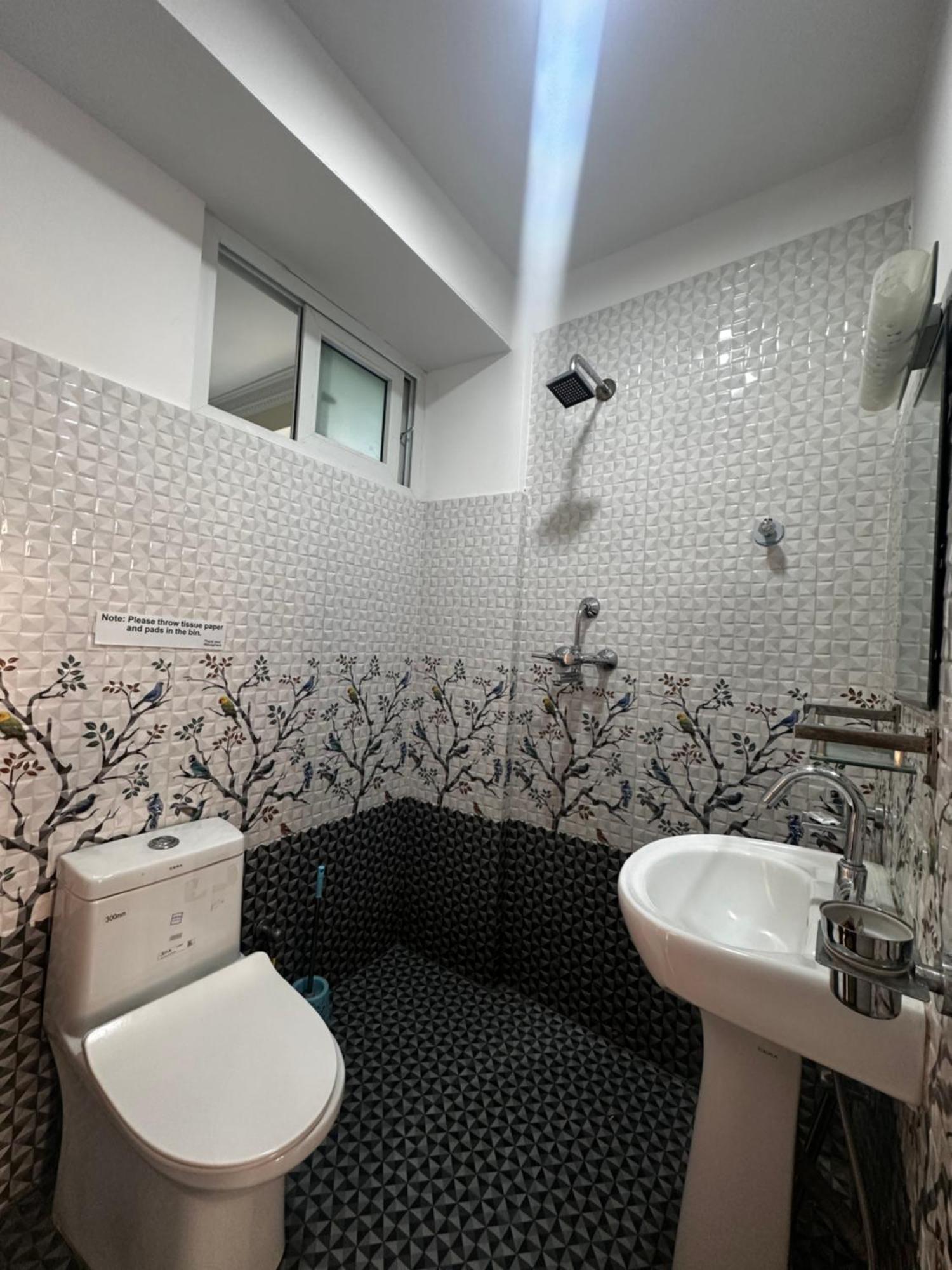 Norbu Hotel Катманду Екстер'єр фото